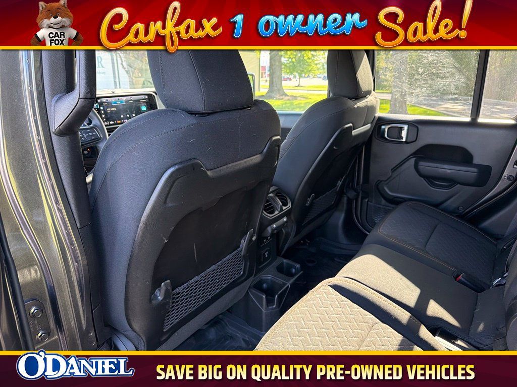 Used 2025 Jeep Gladiator Mojave w/ Convenience Group AWD/4WD image 14