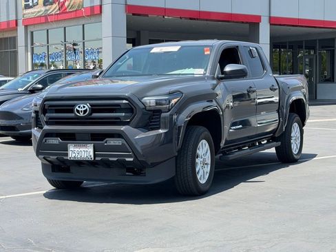 Certified 2025 Toyota Tacoma SR5 AWD/4WD image 4