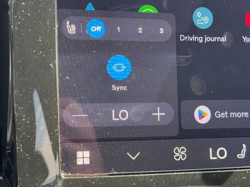 Certified 2025 Volvo XC40 B5 Plus image 21