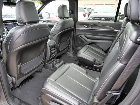 Used 2024 Jeep Grand Cherokee L Limited w/ Luxury Tech Group II image 26