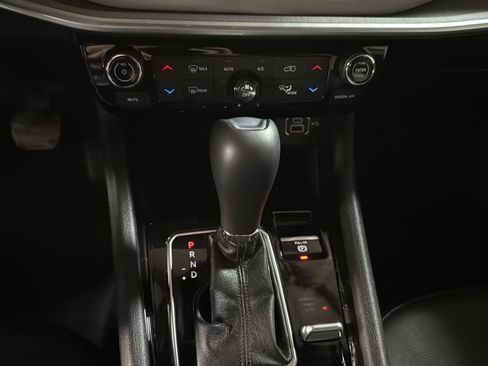 Used 2024 Jeep Compass Limited image 17