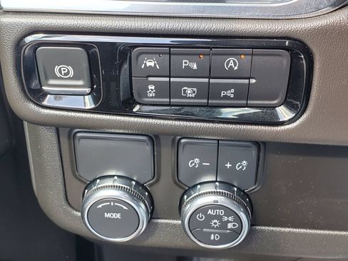 Used 2025 GMC Yukon XL Denali RWD image 22