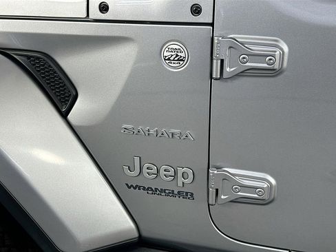 Used 2018 Jeep Wrangler Unlimited Sahara image 28