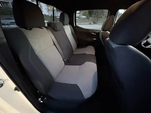 Used 2022 Toyota Tacoma TRD Sport w/ Technology Package image 19