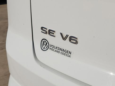 Used 2021 Volkswagen Atlas Cross Sport SE w/ 20" Black Wheels Package image 10