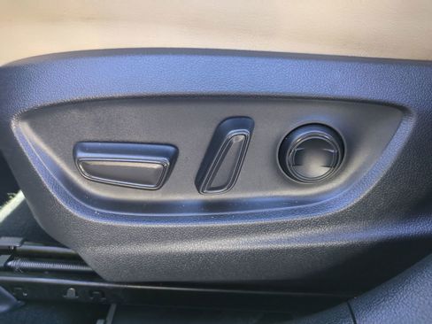 Used 2022 Toyota Prius Limited image 14