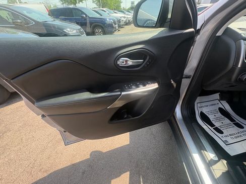 Used 2020 Jeep Cherokee Limited AWD/4WD image 14