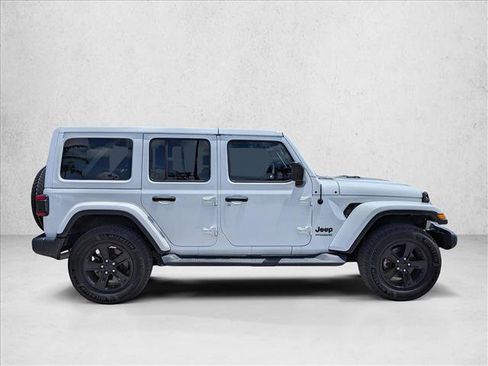 Used 2021 Jeep Wrangler Unlimited Sahara AWD/4WD image 4