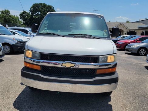 Used 2014 Chevrolet Express 3500 Extended RWD image 2