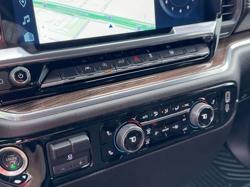Used 2025 Chevrolet Silverado 1500 LT image 32