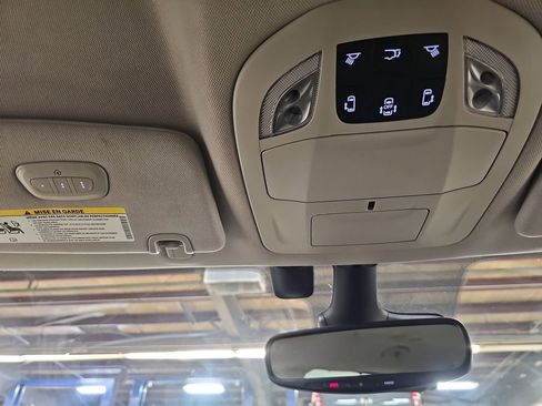 Used 2021 Chrysler Pacifica Touring-L image 21