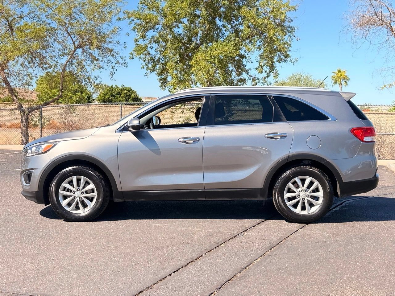 Used 2017 Kia Sorento FWD image 3