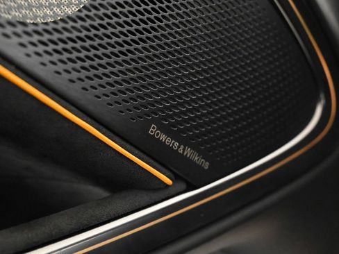 Used 2025 McLaren Artura image 21