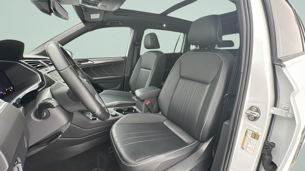 Used 2024 Volkswagen Tiguan SE R-Line AWD/4WD image 13