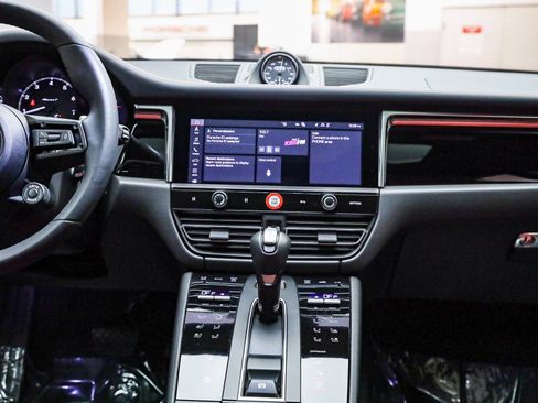 Used 2025 Porsche Macan Turbo image 15