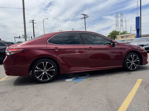 Used 2018 Toyota Camry SE w/ Moonroof Package FWD image 4