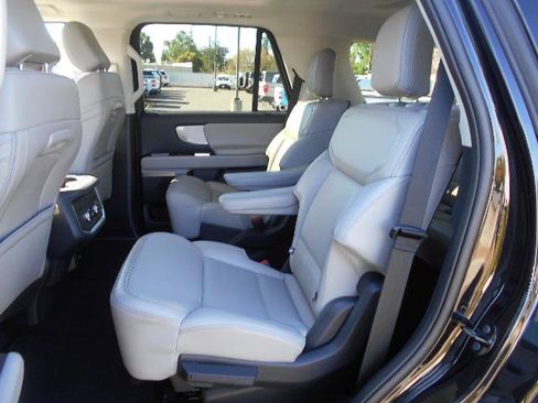 Certified 2025 Ford Expedition Active AWD/4WD image 8