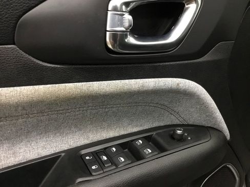 Used 2022 Jeep Compass Latitude w/ Sun and Sound Group image 7