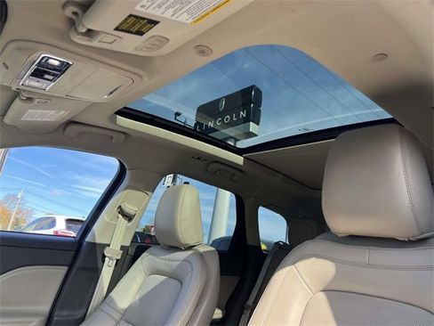 Certified 2022 Lincoln Corsair AWD w/ Premium Package image 13