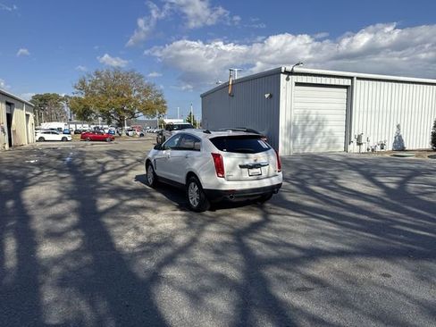 Used 2016 Cadillac SRX Luxury w/ Driver Awareness Package image 7