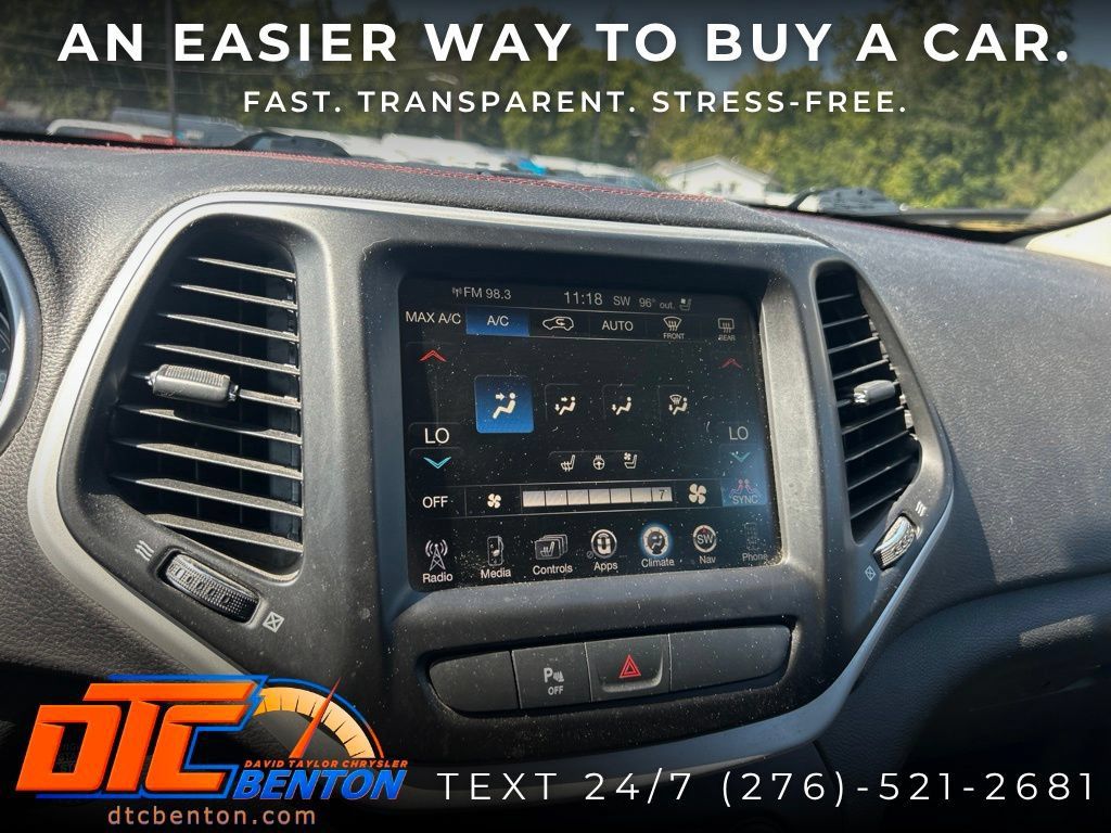 Used 2018 Jeep Cherokee Trailhawk w/ Quick Order Package 25L AWD/4WD image 11
