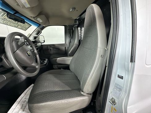 Used 2022 Chevrolet Express 2500 w/ Driver Convenience Package image 15