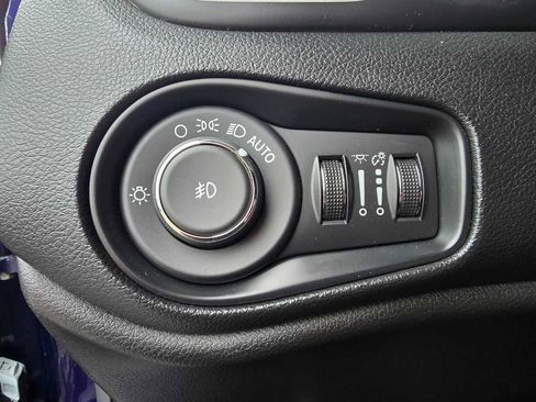 Used 2019 Jeep Renegade Latitude w/ Cold Weather Group image 15