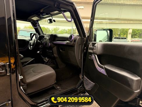 Used 2017 Jeep Wrangler Unlimited Sahara w/ Connectivity Group AWD/4WD image 30