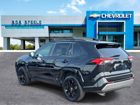 Used 2022 Toyota RAV4 SE w/ Convenience Package AWD/4WD image 3
