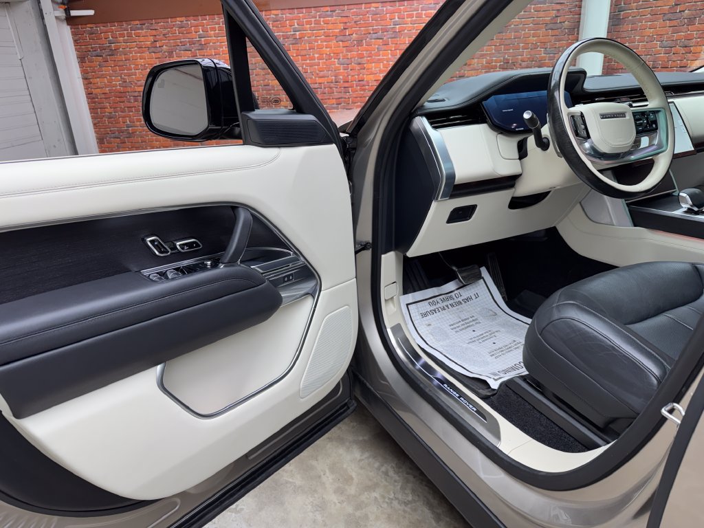 Used 2024 Land Rover Range Rover Long Wheelbase SE AWD/4WD image 9