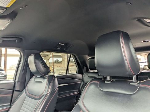 Used 2025 Ford Explorer ST-Line w/ ST-Line Street Pack image 23