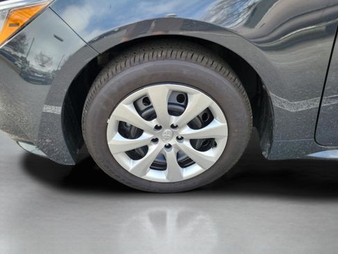 Used 2025 Toyota Corolla LE w/ Convenience Package image 32