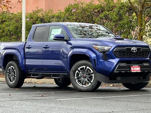 Certified 2025 Toyota Tacoma TRD Sport AWD/4WD image 2