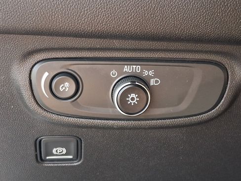 Used 2024 GMC Terrain SLE FWD image 25