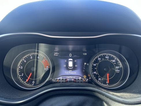 Used 2019 Jeep Cherokee Limited image 21