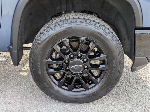 Used 2025 Chevrolet Silverado 2500 Custom w/ Custom Convenience Package image 12