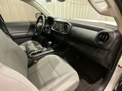 Used 2020 Toyota Tacoma SR AWD/4WD image 11