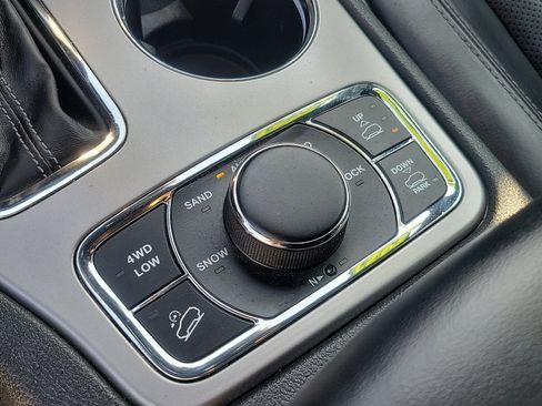 Certified 2021 Jeep Grand Cherokee Overland image 24