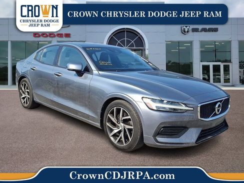 Used 2020 Volvo S60 T5 Momentum image 1