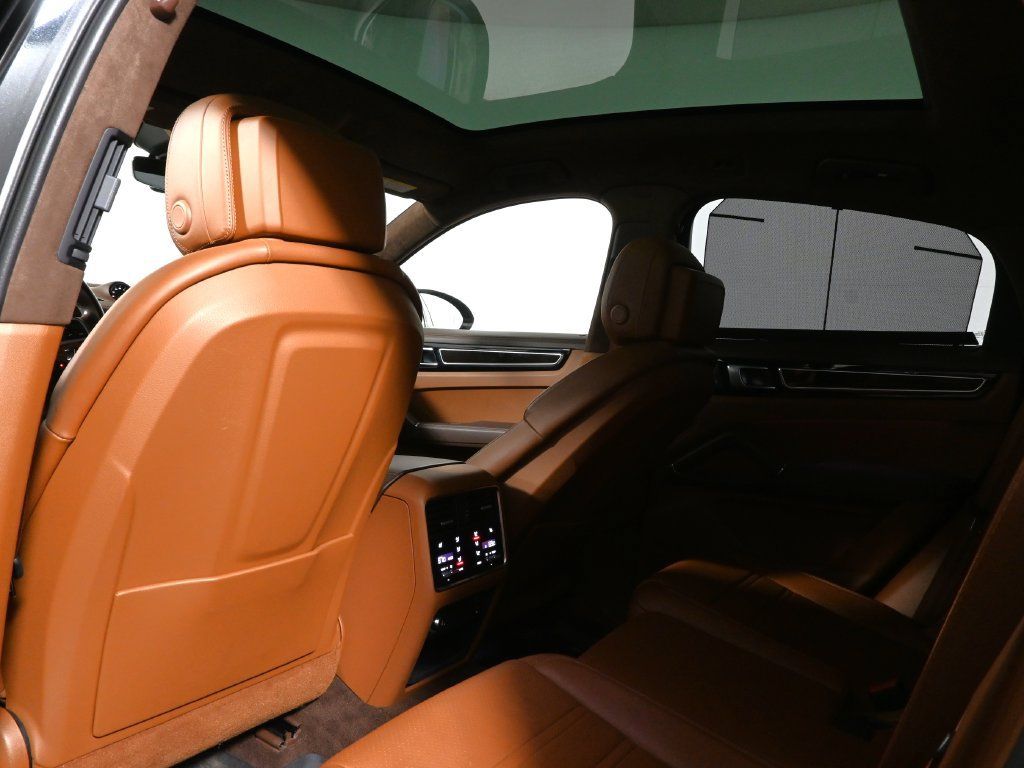 Used 2023 Porsche Cayenne GTS AWD/4WD image 8