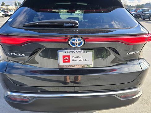 Used 2024 Toyota Venza Limited image 13