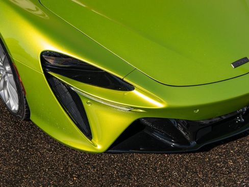 Used 2025 McLaren Artura Spider RWD image 6