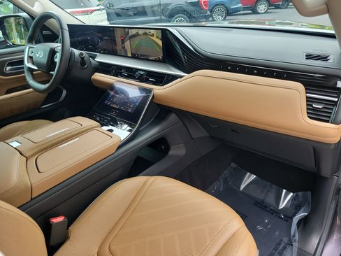 Certified 2025 INFINITI QX80 Luxe AWD/4WD image 10