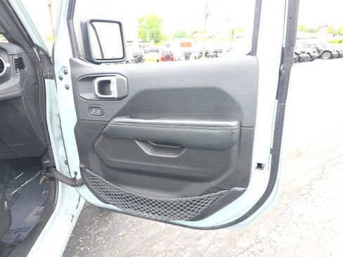 Used 2024 Jeep Wrangler Unlimited Sahara AWD/4WD image 44