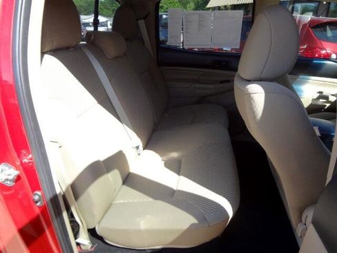 Used 2014 Toyota Tacoma PreRunner w/ SR5 Package image 14