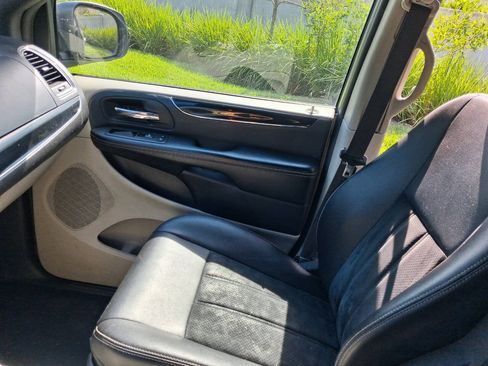 Used 2018 Dodge Grand Caravan SXT FWD image 13