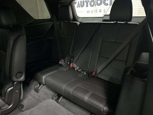 Used 2023 Chevrolet Traverse RS image 40