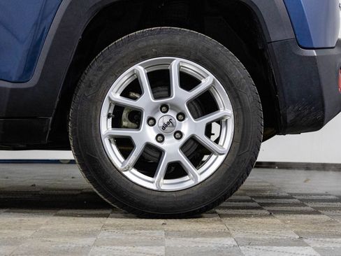 Used 2023 Jeep Renegade Latitude image 42