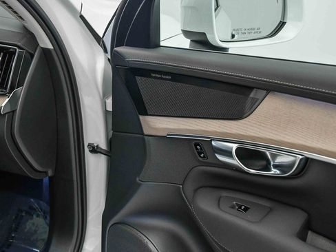 Certified 2025 Volvo XC90 B6 Plus w/ Protection Package Premier image 20