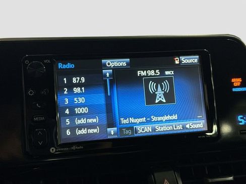 Used 2018 Toyota C-HR XLE image 15